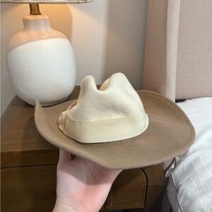 Two-Tone boutique hat